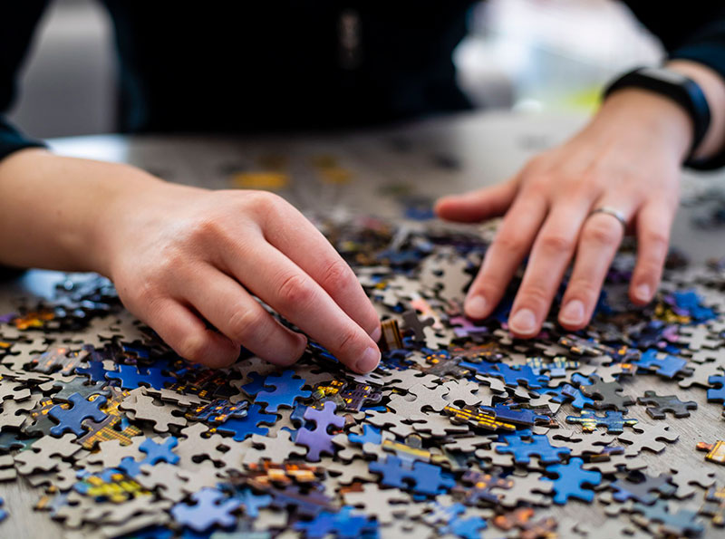 Learn About The Top Benefits Of Solving Jigsaw Puzzles